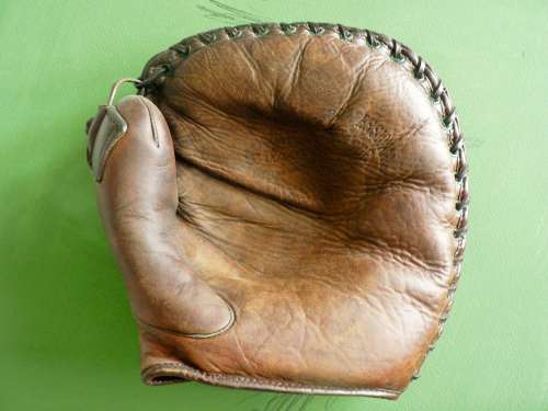 Wilson Basemitt 1 Front
